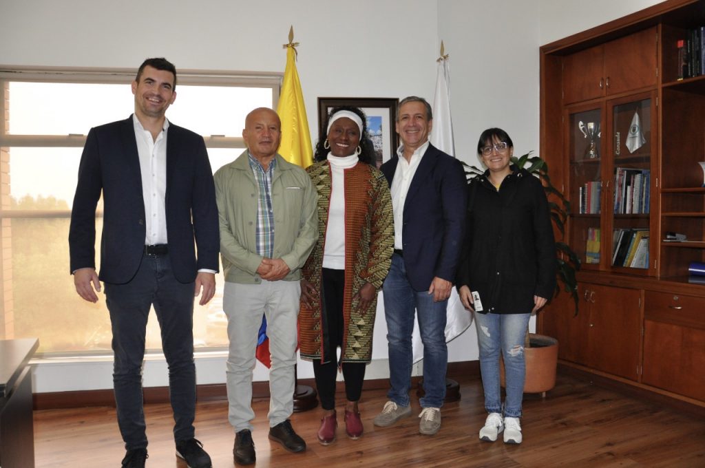 La delegación senior de la IWF se reúne con la Federación Colombiana de Halterofilia antes del Campeonato Mundial de la IWF 2022 que batirá récords – International Weightlifting Federation