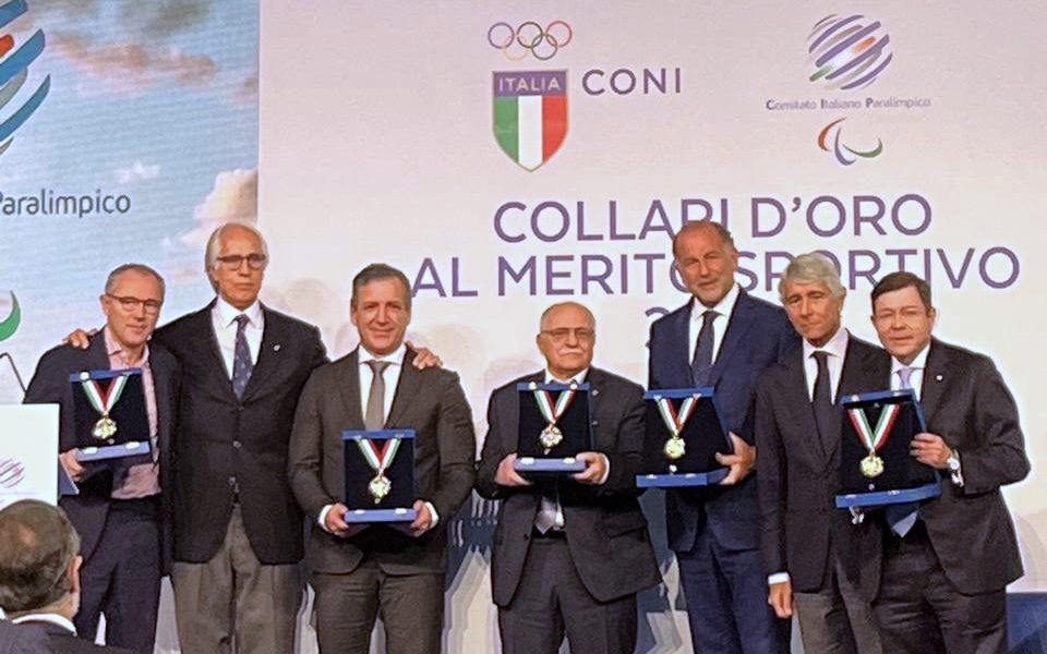 Antonio Urso, Segretario Generale dell’IWF, ha ricevuto la massima onorificenza del CONI “Golden Collar” – International Weightlifting Federation