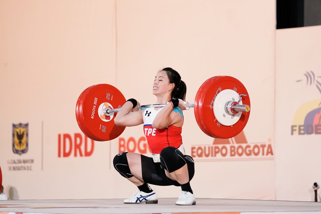 Colombians celebrate as Alvarez beats two Olympic champions – International  Weightlifting Federation